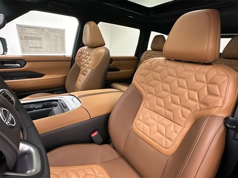 New 2025 Nissan Armada Platinum Reserve image 9