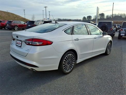 Used 2017 Ford Fusion SE w/ Fusion SE Technology Package image 6
