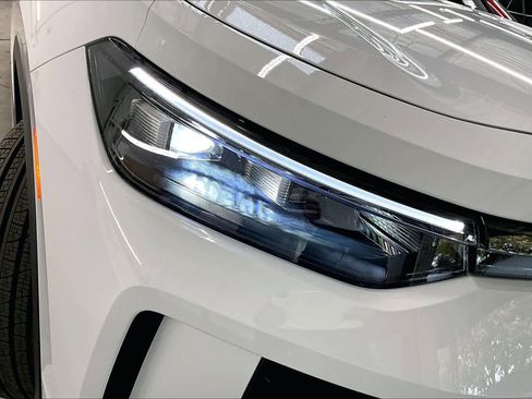 New 2026 Volkswagen Tiguan SE image 32