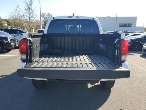 Used 2022 Toyota Tacoma SR w/ SR Convenience Package image 8