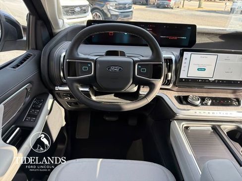 New 2026 Ford Expedition Platinum image 15
