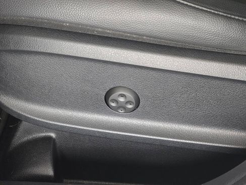 Used 2023 Mercedes-Benz GLB 250 4MATIC image 24