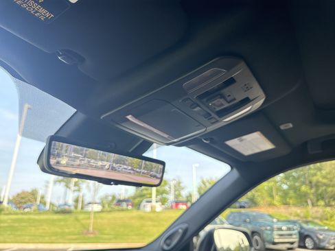 Used 2023 Toyota Highlander Platinum FWD image 27