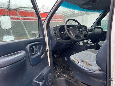 Used 2000 Chevrolet Express 3500 image 10