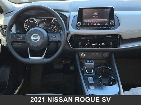 Used 2021 Nissan Rogue SV image 11