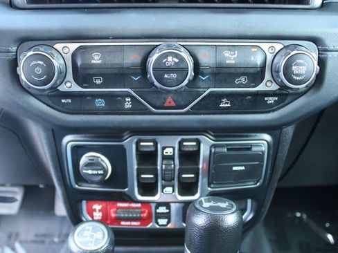 Used 2024 Jeep Wrangler Unlimited Rubicon 4xe AWD/4WD image 17