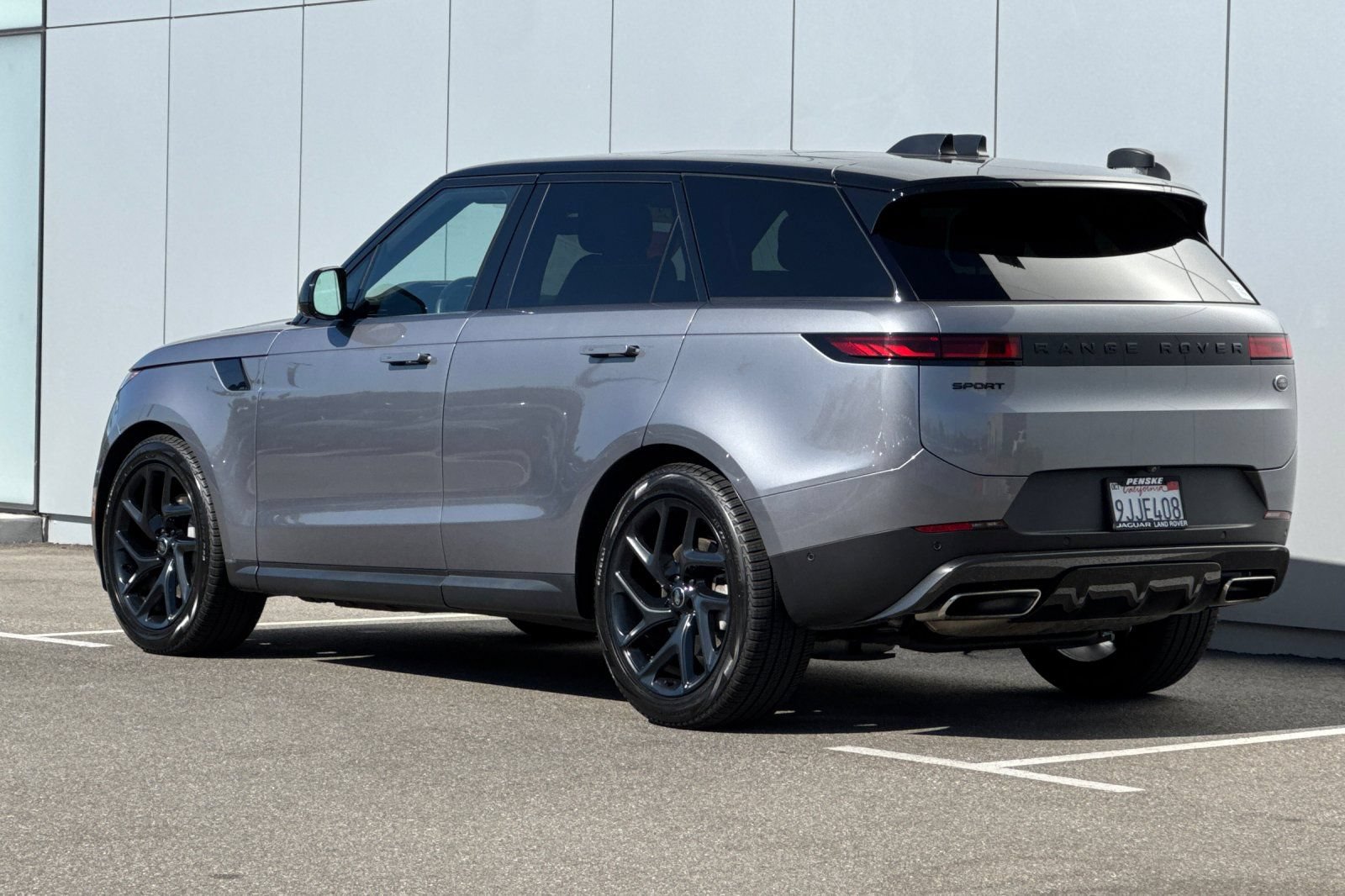 Used 2023 Land Rover Range Rover Sport SE AWD/4WD image 3
