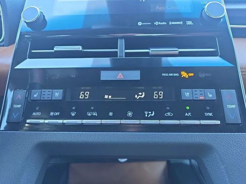 Used 2019 Toyota Avalon Limited image 35