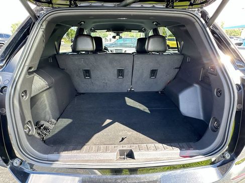 Used 2023 Chevrolet Equinox RS FWD image 24