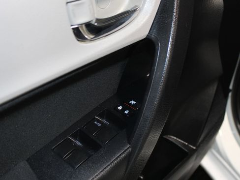 Used 2019 Toyota Corolla LE image 10