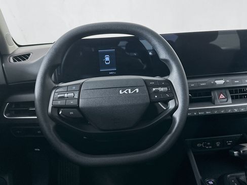 Used 2025 Kia K4 LXS image 18