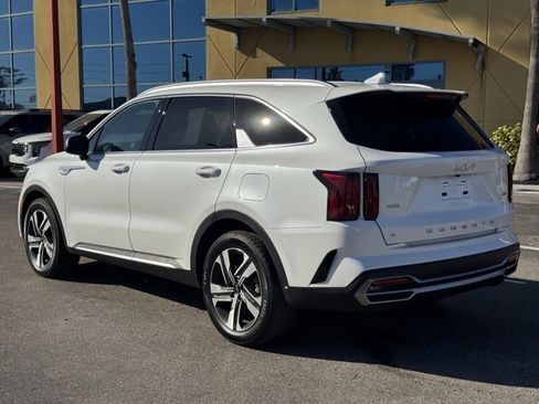 Certified 2022 Kia Sorento SX image 3
