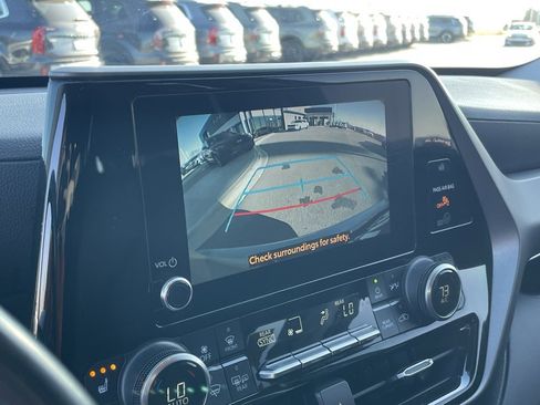 Used 2023 Toyota Highlander XLE image 17