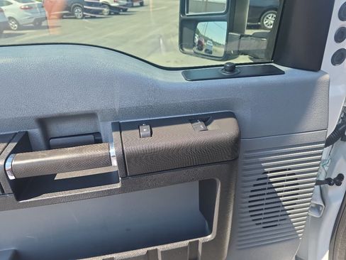 Used 2015 Ford F250 XL w/ Power Equipment Group AWD/4WD image 17