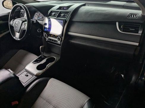 Used 2014 Toyota Camry SE image 19