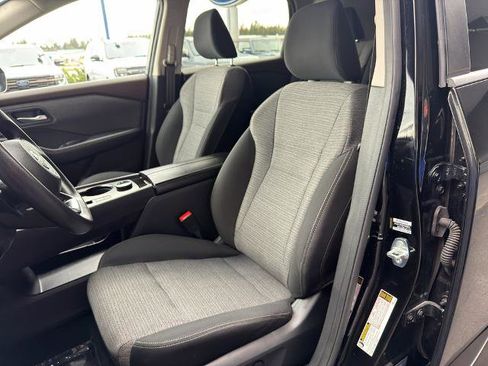 Used 2023 Nissan Rogue SV image 16