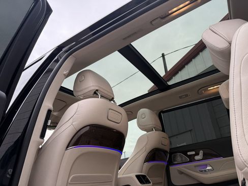 Used 2020 Mercedes-Benz GLS 580 4MATIC image 35