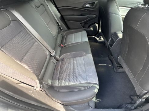 Used 2025 Chevrolet Trax LT FWD image 16
