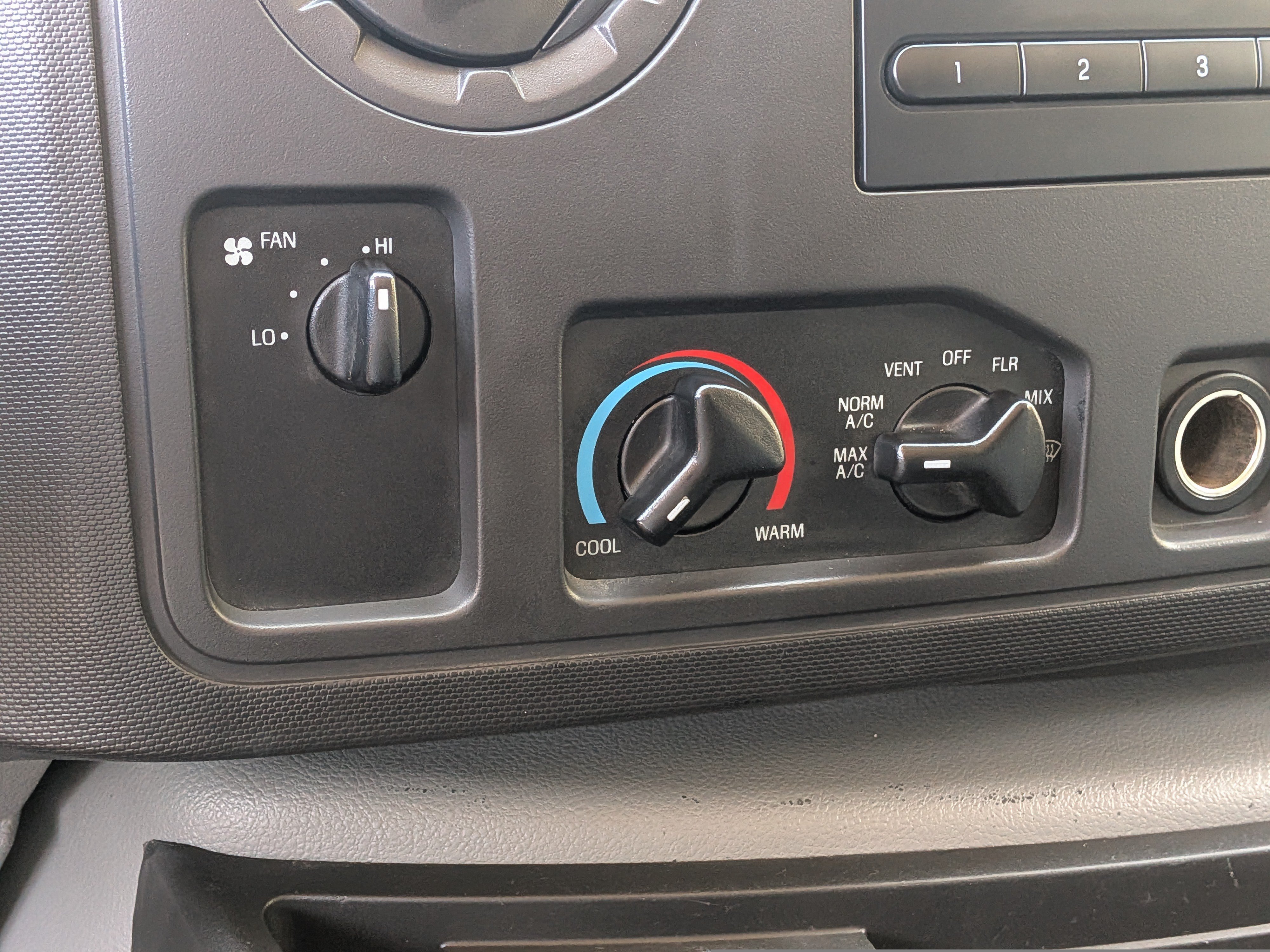 Used 2014 Ford E-350 and Econoline 350 Super Duty RWD image 30