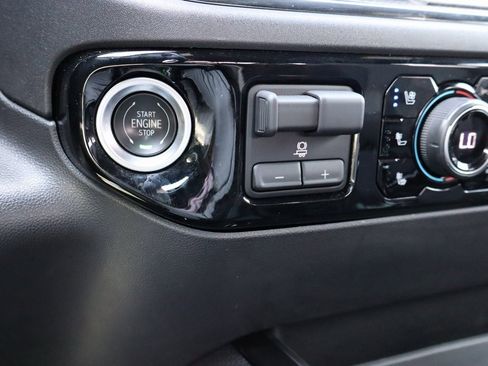 Used 2022 Chevrolet Silverado 1500 ZR2 w/ Technology Package image 12