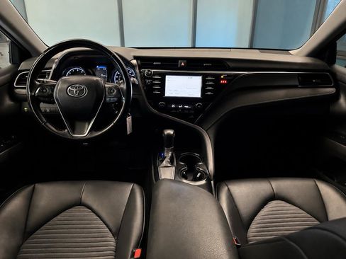 Used 2019 Toyota Camry SE FWD image 9