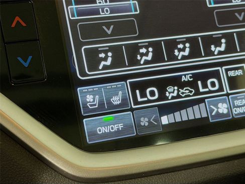 Used 2024 Subaru Ascent Touring AWD/4WD image 25