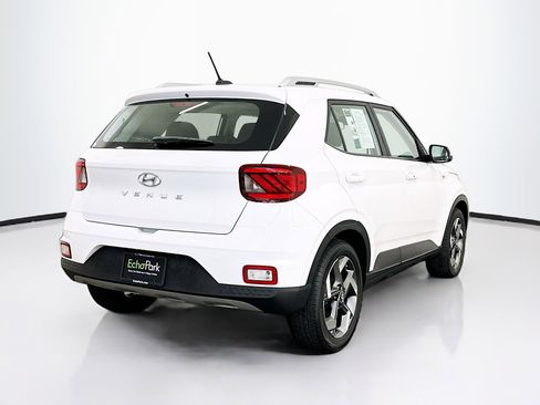 Used 2025 Hyundai Venue SEL FWD image 9