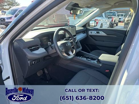 Used 2025 Ford Explorer Active AWD/4WD image 24