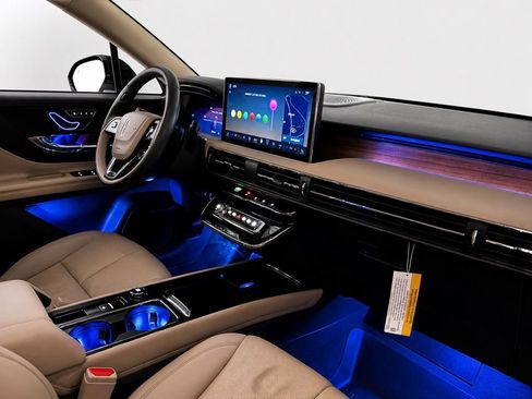 Used 2024 Lincoln Corsair Grand Touring w/ Rear Removable Package Tray AWD/4WD image 33