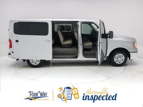 Used 2021 Nissan NV 3500 SL RWD image 3