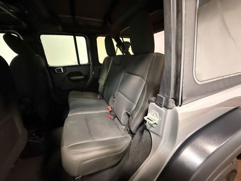 Used 2019 Jeep Wrangler Unlimited Sport S AWD/4WD image 8
