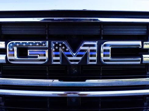 Used 2023 GMC Acadia SLE image 47
