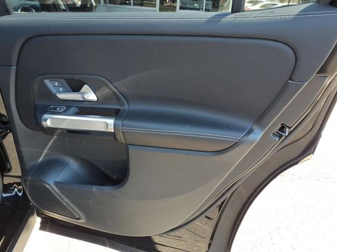 Certified 2022 Mercedes-Benz GLB 250 4MATIC image 12