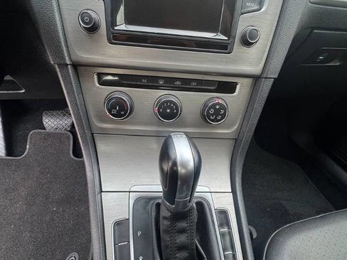 Used 2015 Volkswagen Golf TDI S image 19