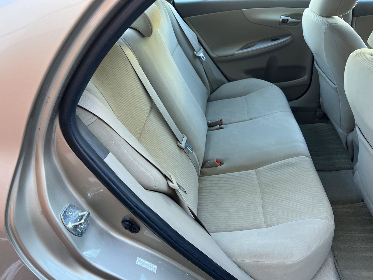 Used 2010 Toyota Corolla LE FWD image 14