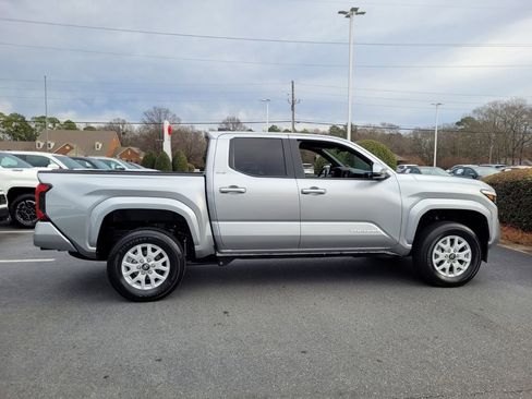 Certified 2025 Toyota Tacoma SR5 image 12