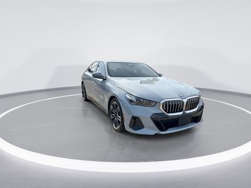 Used 2024 BMW 540i xDrive w/ Premium Package image 2