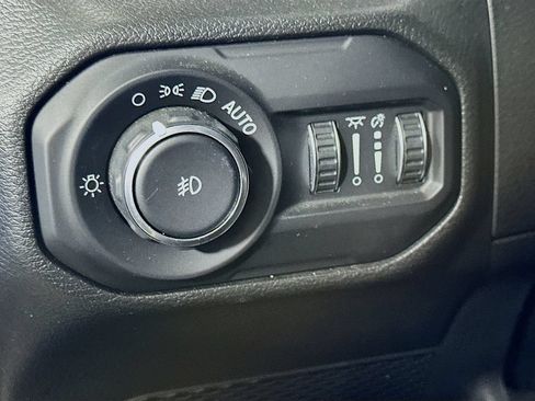 Used 2022 Jeep Wrangler Unlimited Sahara w/ LED Lighting Group AWD/4WD image 21
