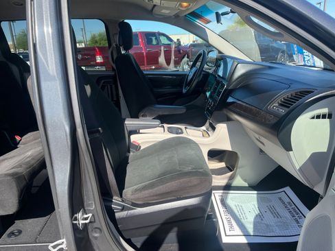 Used 2012 Dodge Grand Caravan SXT FWD image 19