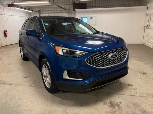 Used 2023 Ford Edge SEL image 3