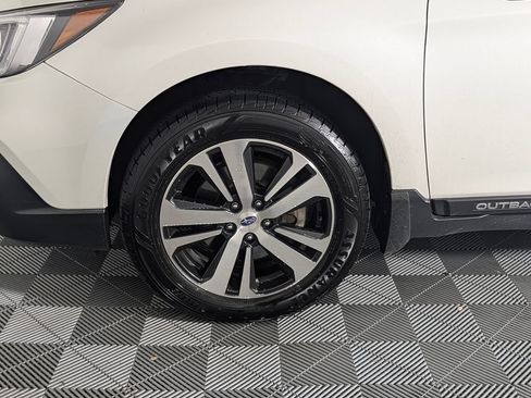 Used 2019 Subaru Outback 3.6R Limited AWD/4WD image 11