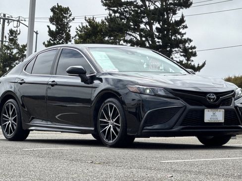 Used 2023 Toyota Camry SE FWD image 6