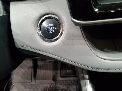 Used 2022 Toyota Highlander XLE image 33