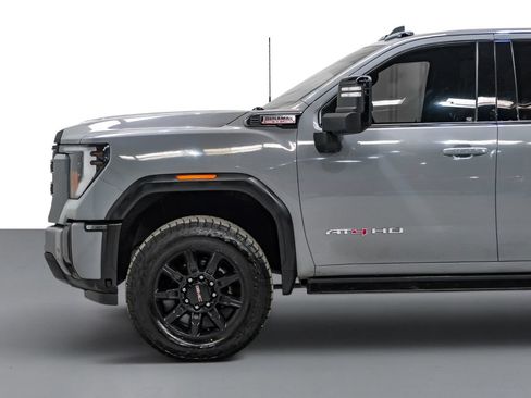 Used 2024 GMC Sierra 2500 AT4 w/ AT4 Premium Plus Package AWD/4WD image 10