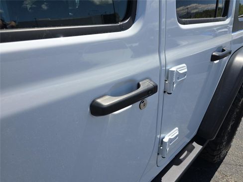 Used 2025 Jeep Wrangler Unlimited Sport AWD/4WD image 12