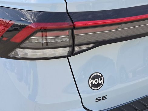 New 2026 Volkswagen Taos SE image 9