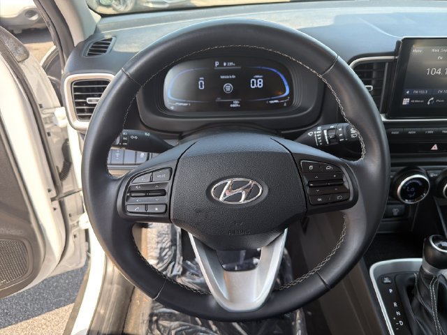Certified 2025 Hyundai Venue SEL FWD image 26
