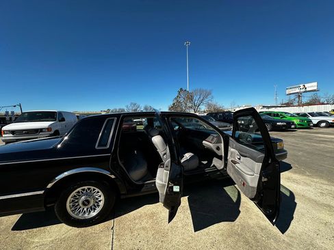 Used 1997 Lincoln Town Car Executive image 52