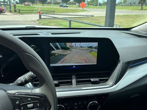Used 2025 Chevrolet Trax LT FWD image 22