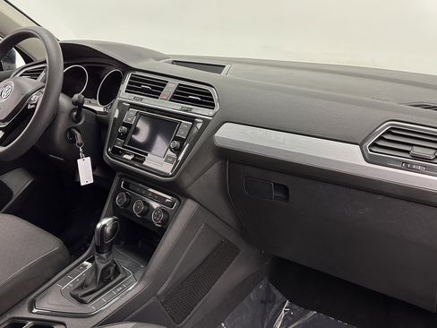 Used 2019 Volkswagen Tiguan S image 32